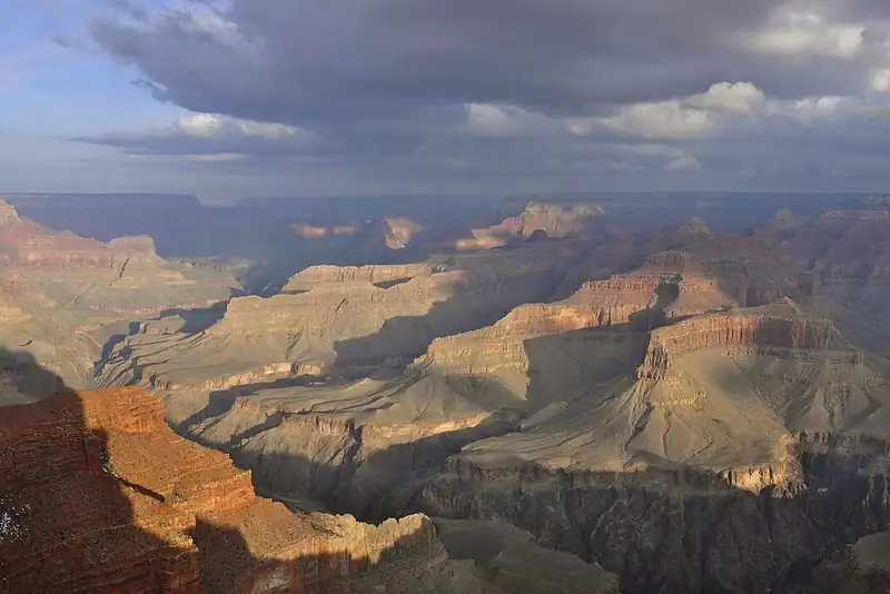 Sunrise at Hopi Point in Grand Canyon National Park.